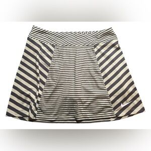 NikeGolf black and green striped Precision 2.0 knit Skort Skirt size Small EUC